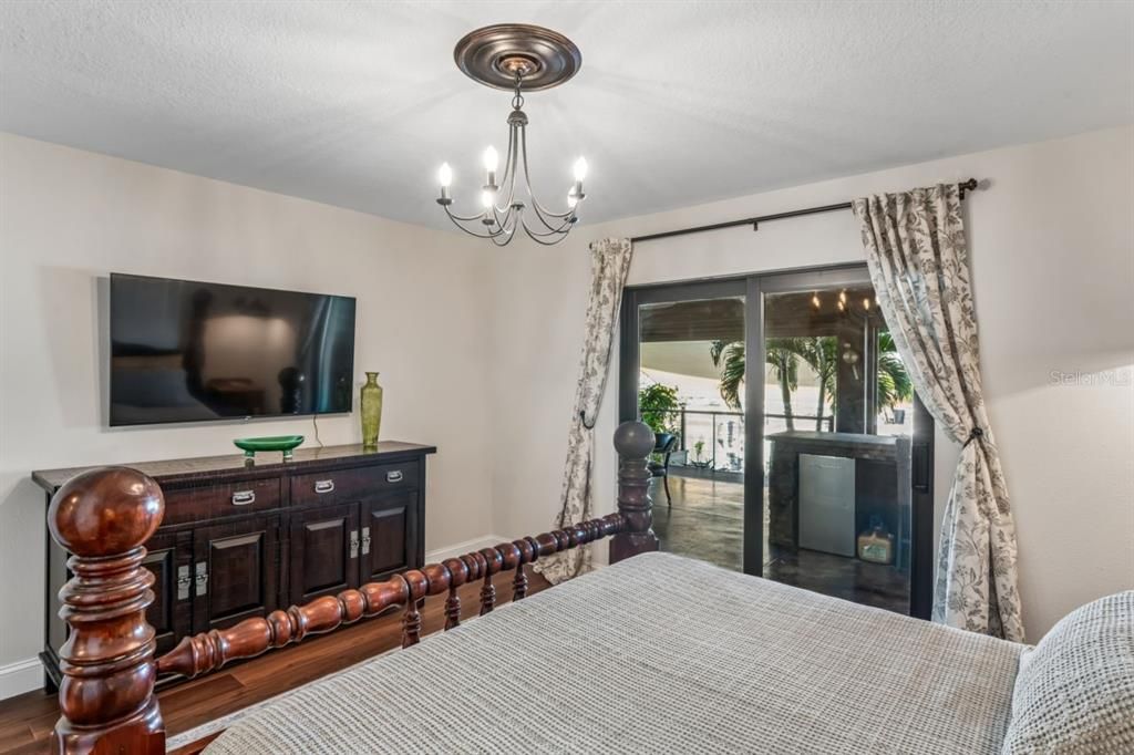 En Venta: $975,000 (3 camas, 2 baños, 2286 Pies cuadrados)