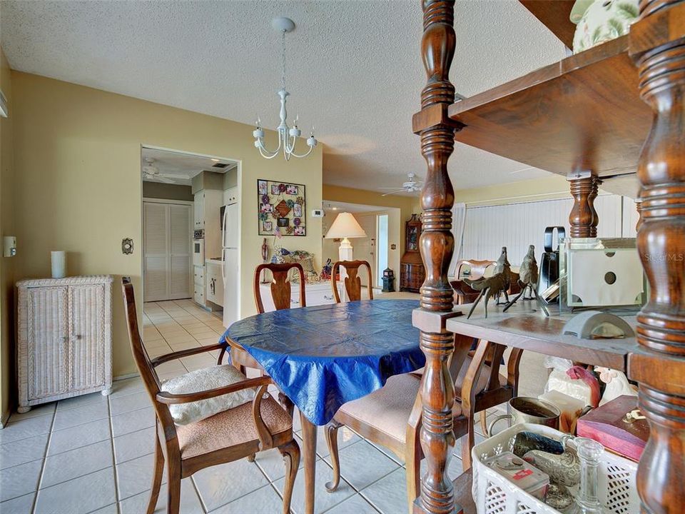 For Sale: $298,000 (2 beds, 2 baths, 1215 Square Feet)