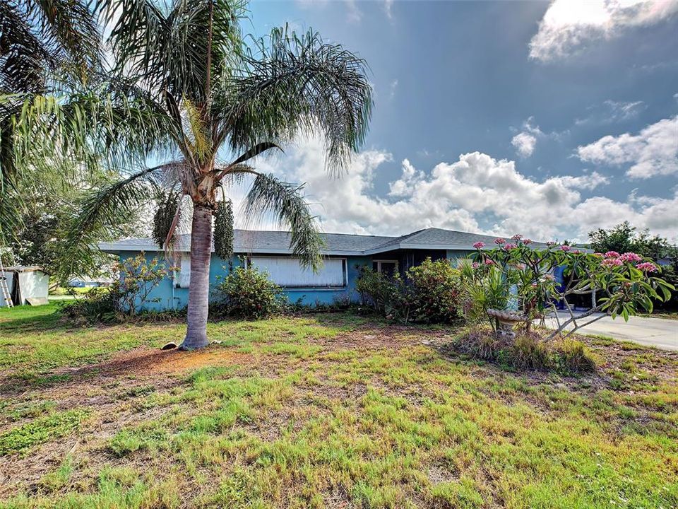 For Sale: $298,000 (2 beds, 2 baths, 1215 Square Feet)