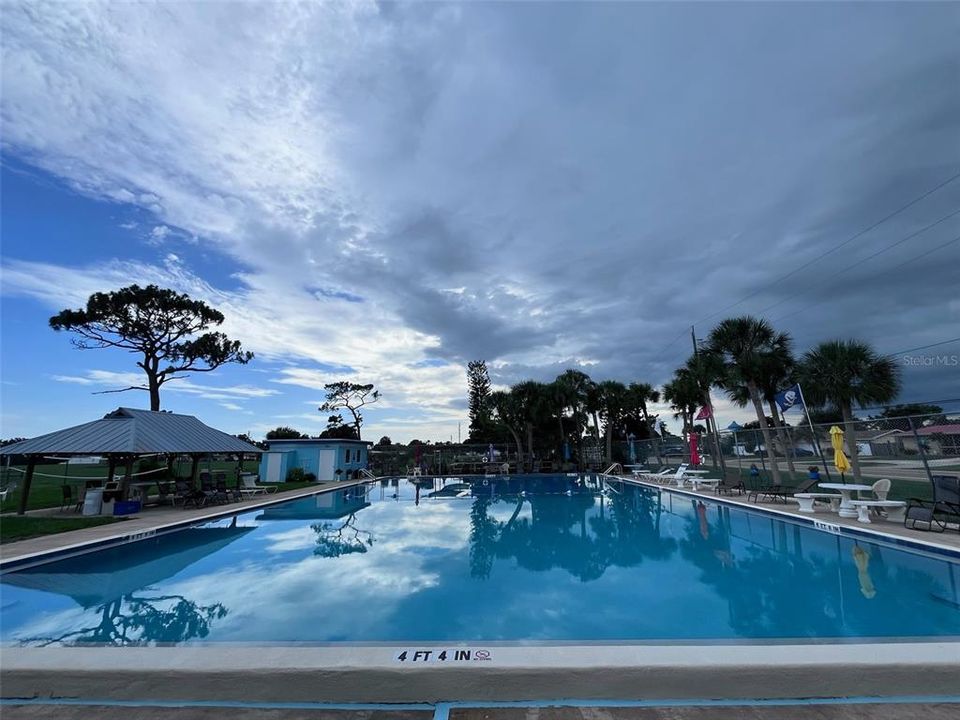 For Sale: $298,000 (2 beds, 2 baths, 1215 Square Feet)