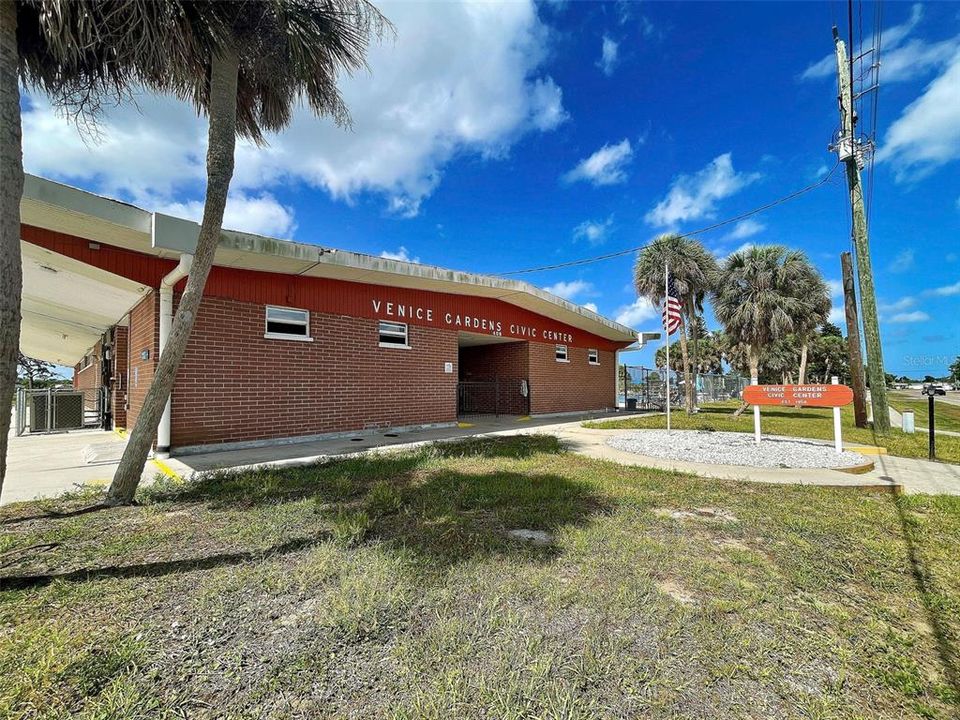 For Sale: $298,000 (2 beds, 2 baths, 1215 Square Feet)