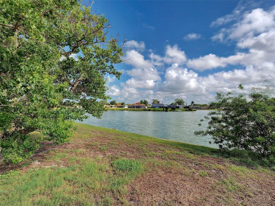 For Sale: $298,000 (2 beds, 2 baths, 1215 Square Feet)