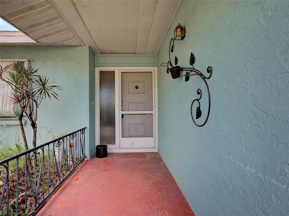 For Sale: $298,000 (2 beds, 2 baths, 1215 Square Feet)