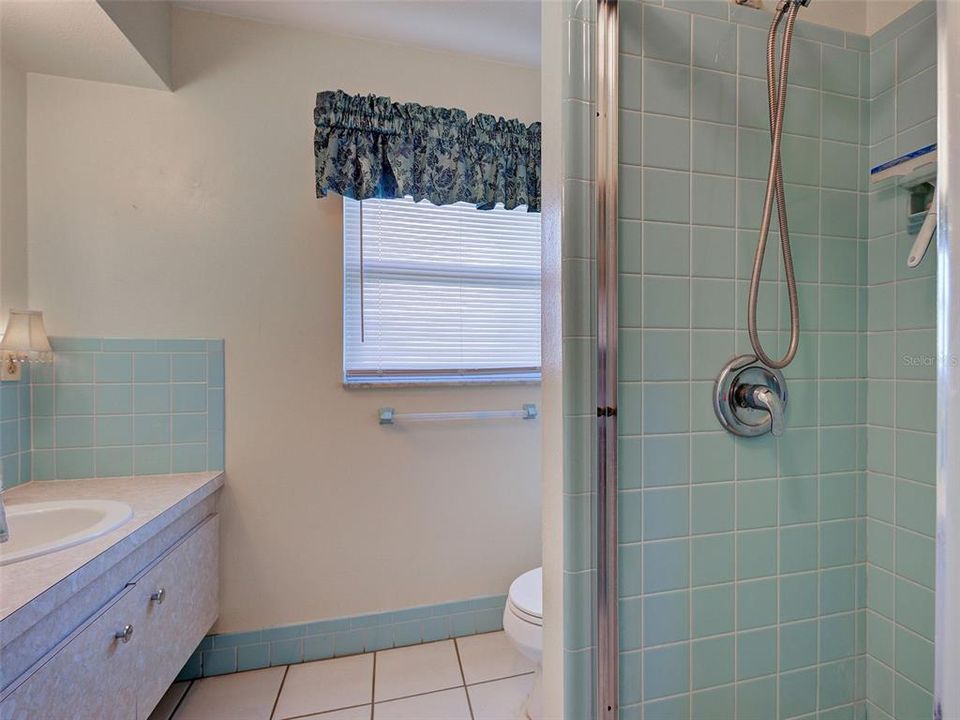 For Sale: $298,000 (2 beds, 2 baths, 1215 Square Feet)
