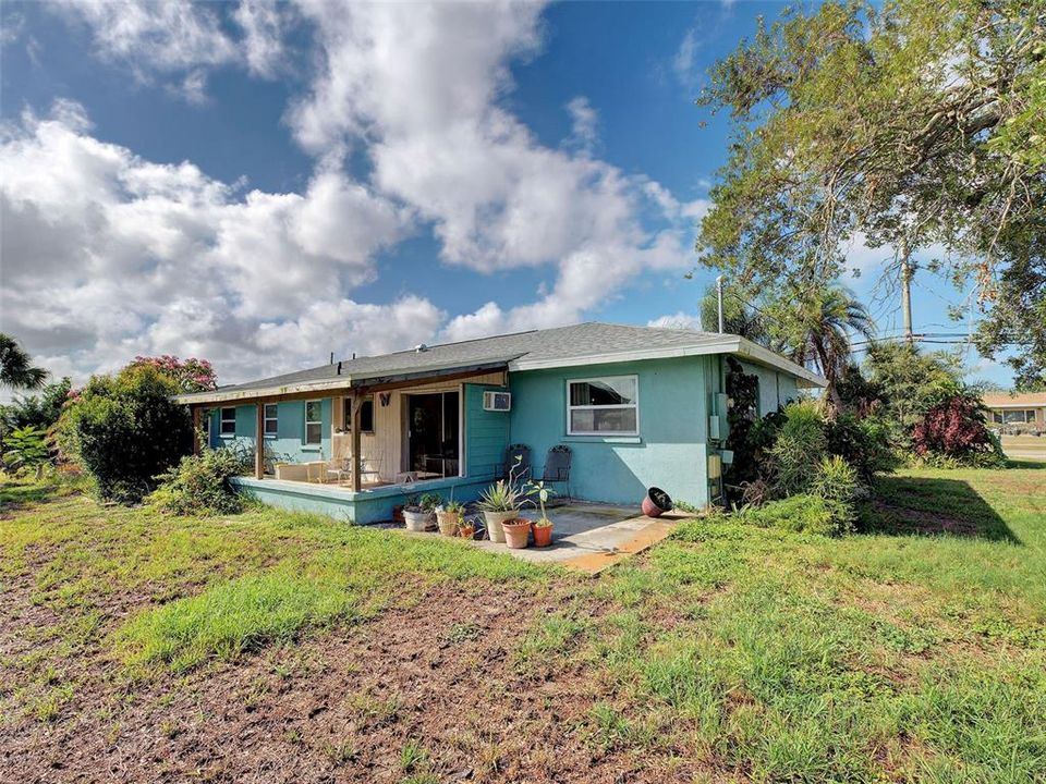 For Sale: $298,000 (2 beds, 2 baths, 1215 Square Feet)