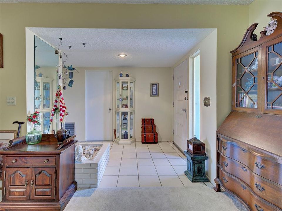 For Sale: $298,000 (2 beds, 2 baths, 1215 Square Feet)