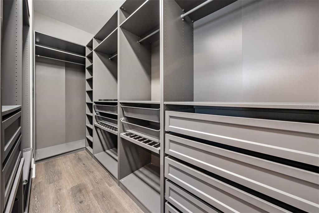 Activo con contrato: $1,290,000 (5 camas, 4 baños, 3457 Pies cuadrados)