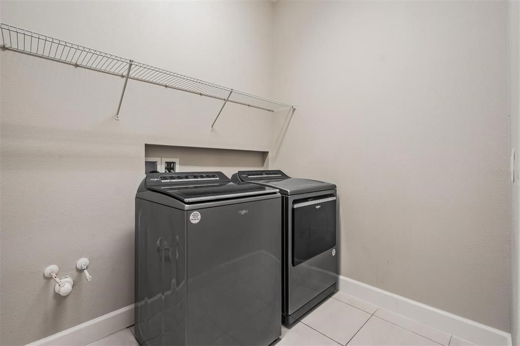Activo con contrato: $1,290,000 (5 camas, 4 baños, 3457 Pies cuadrados)