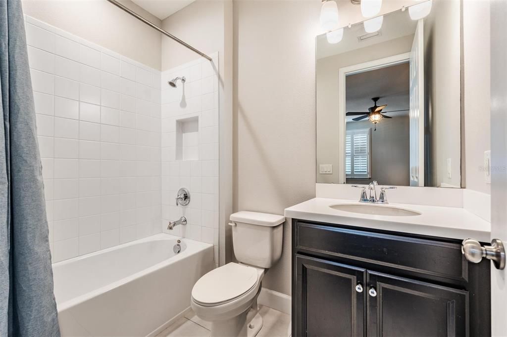 Activo con contrato: $1,290,000 (5 camas, 4 baños, 3457 Pies cuadrados)