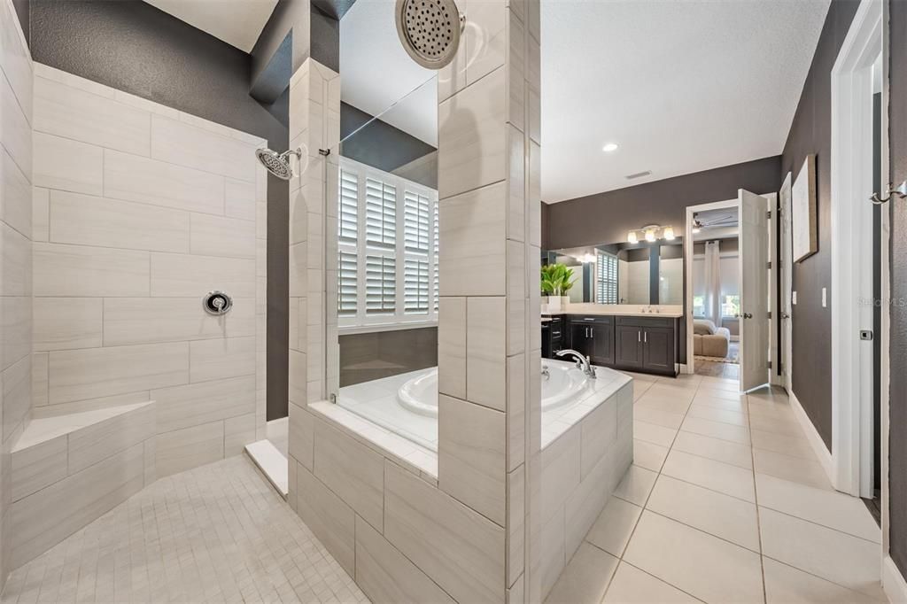 Activo con contrato: $1,290,000 (5 camas, 4 baños, 3457 Pies cuadrados)