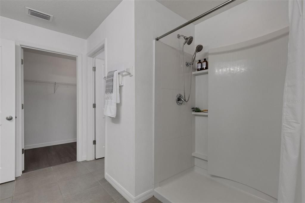 В аренду: $3,400 (5 спален, 2 ванн, 2594 Квадратных фут)