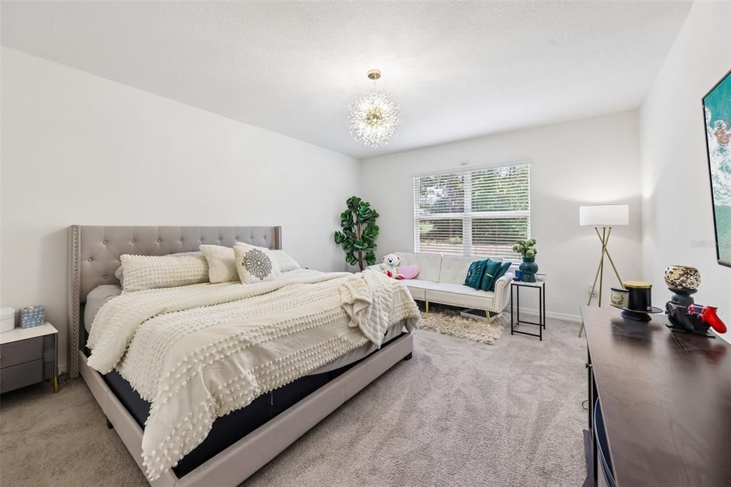 For Sale: $299,990 (4 beds, 2 baths, 2319 Square Feet)