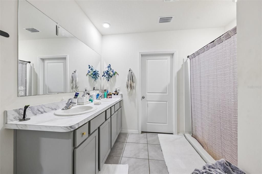 For Sale: $299,990 (4 beds, 2 baths, 2319 Square Feet)