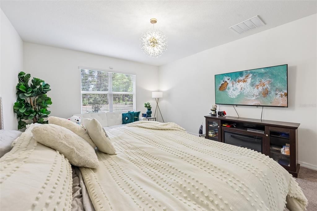 For Sale: $299,990 (4 beds, 2 baths, 2319 Square Feet)