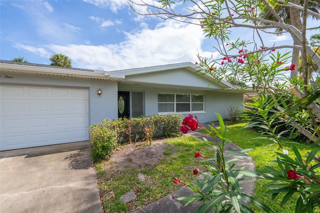 For Sale: $642,000 (4 beds, 2 baths, 1864 Square Feet)