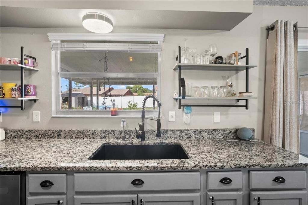 В аренду: $1,800 (3 спален, 2 ванн, 1246 Квадратных фут)