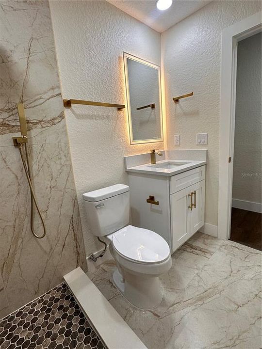 На продажу: $389,000 (3 спален, 2 ванн, 1214 Квадратных фут)