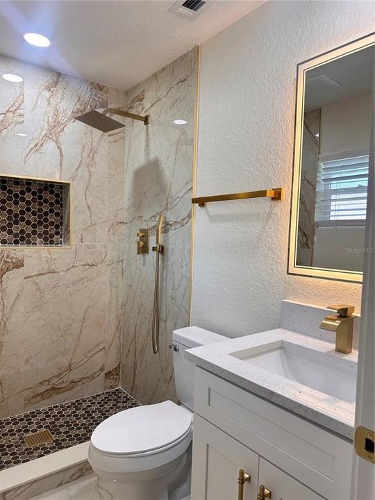 На продажу: $389,000 (3 спален, 2 ванн, 1214 Квадратных фут)