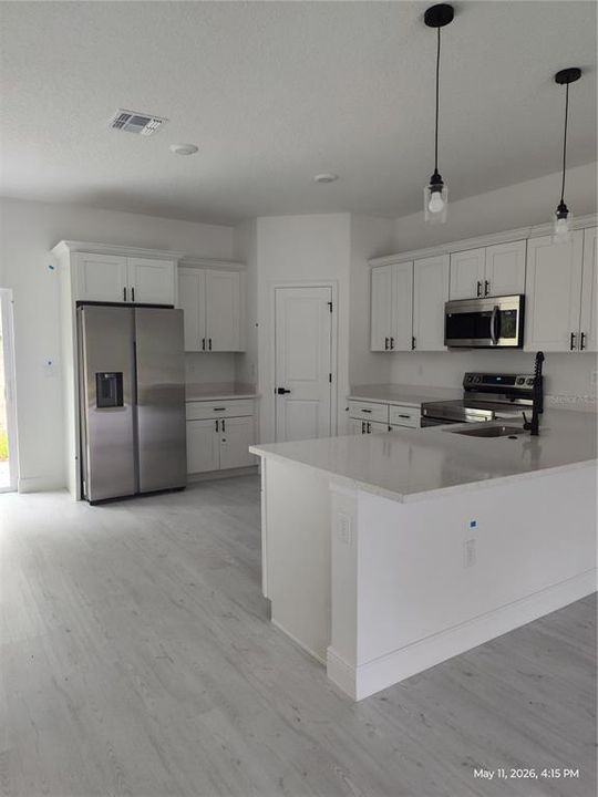 For Rent: $1,800 (4 beds, 2 baths, 1800 Square Feet)