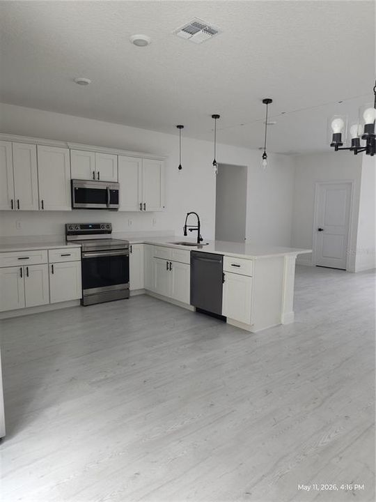 For Rent: $1,800 (4 beds, 2 baths, 1800 Square Feet)