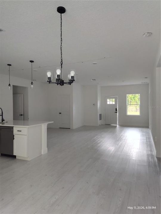 For Rent: $1,800 (4 beds, 2 baths, 1800 Square Feet)