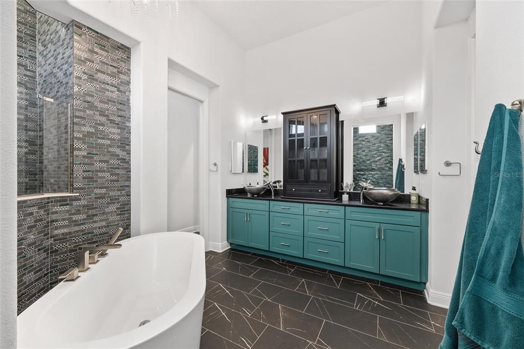 For Sale: $1,049,000 (3 beds, 3 baths, 3162 Square Feet)