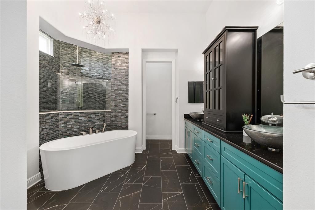 For Sale: $1,049,000 (3 beds, 3 baths, 3162 Square Feet)