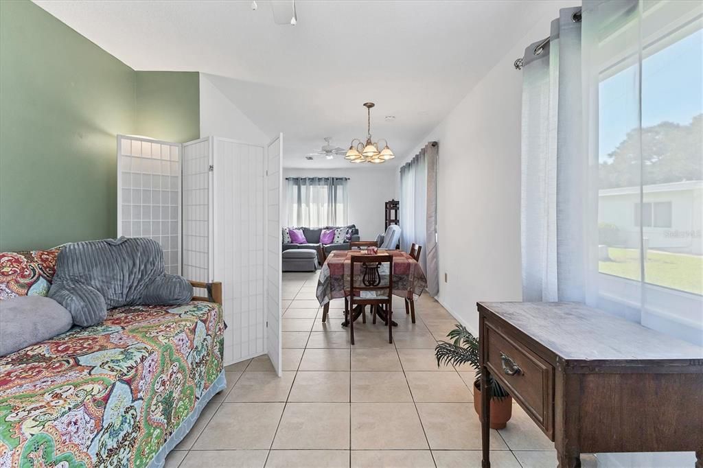 For Sale: $159,900 (1 beds, 1 baths, 806 Square Feet)