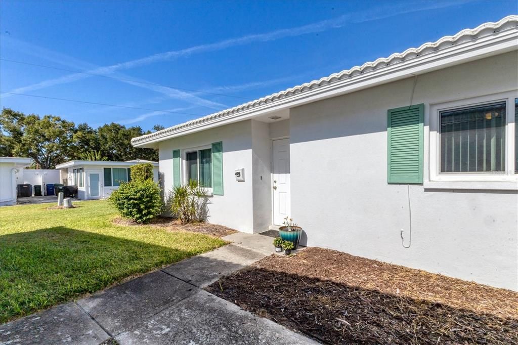 For Sale: $159,900 (1 beds, 1 baths, 806 Square Feet)