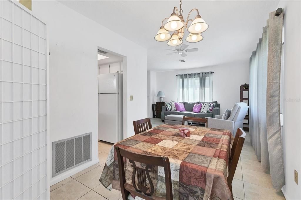 For Sale: $159,900 (1 beds, 1 baths, 806 Square Feet)