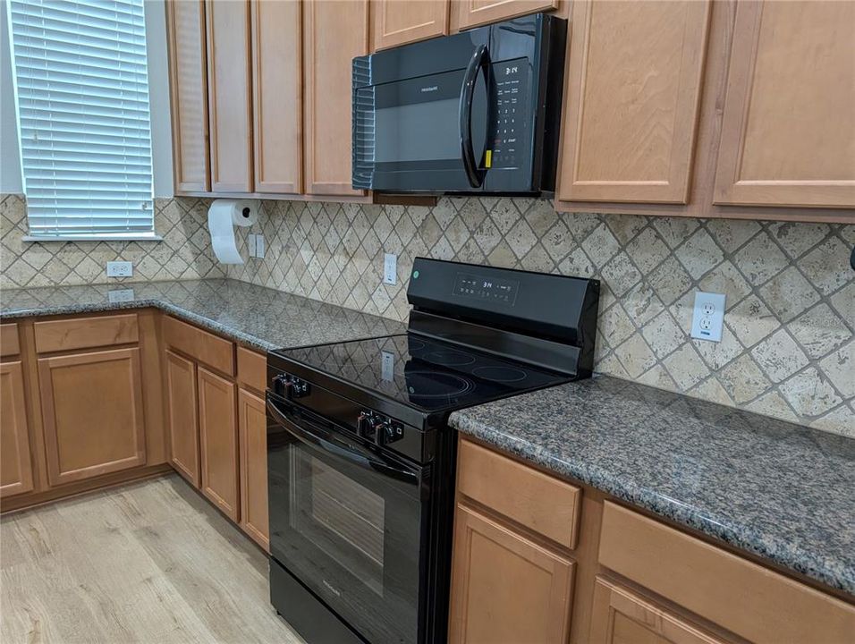 Active With Contract: $2,900 (3 beds, 2 baths, 1848 Square Feet)