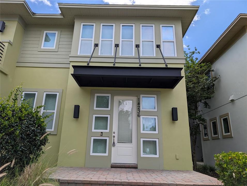 Active With Contract: $2,900 (3 beds, 2 baths, 1848 Square Feet)
