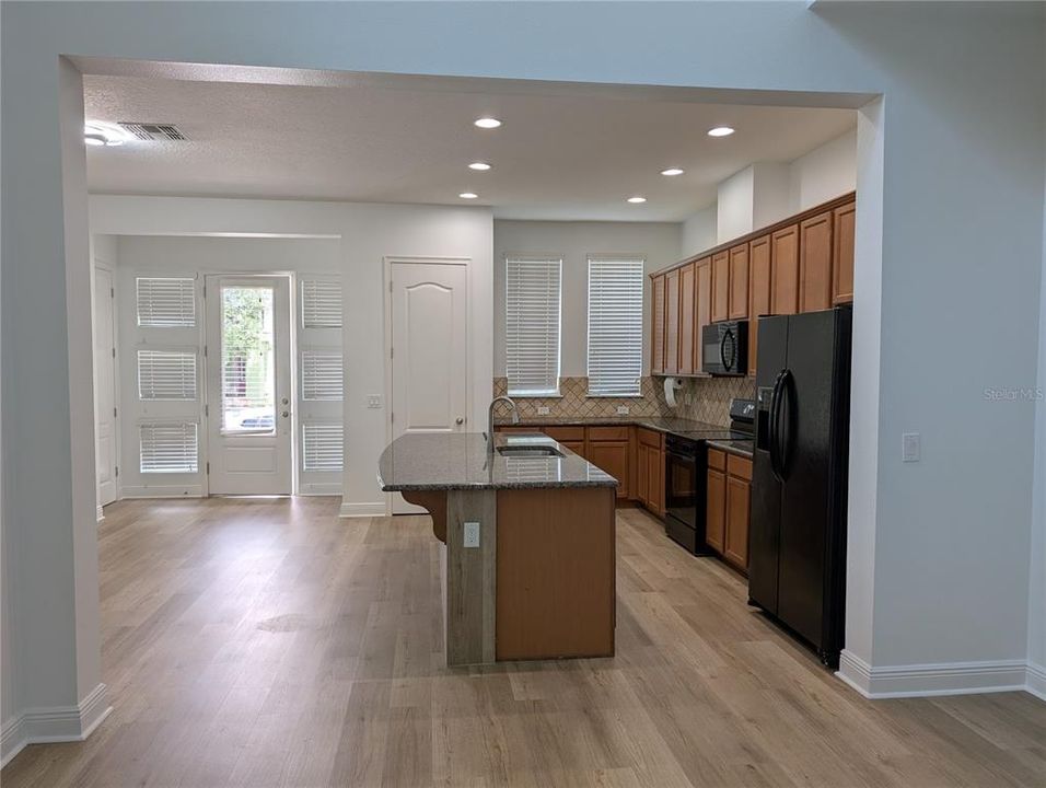Active With Contract: $2,900 (3 beds, 2 baths, 1848 Square Feet)