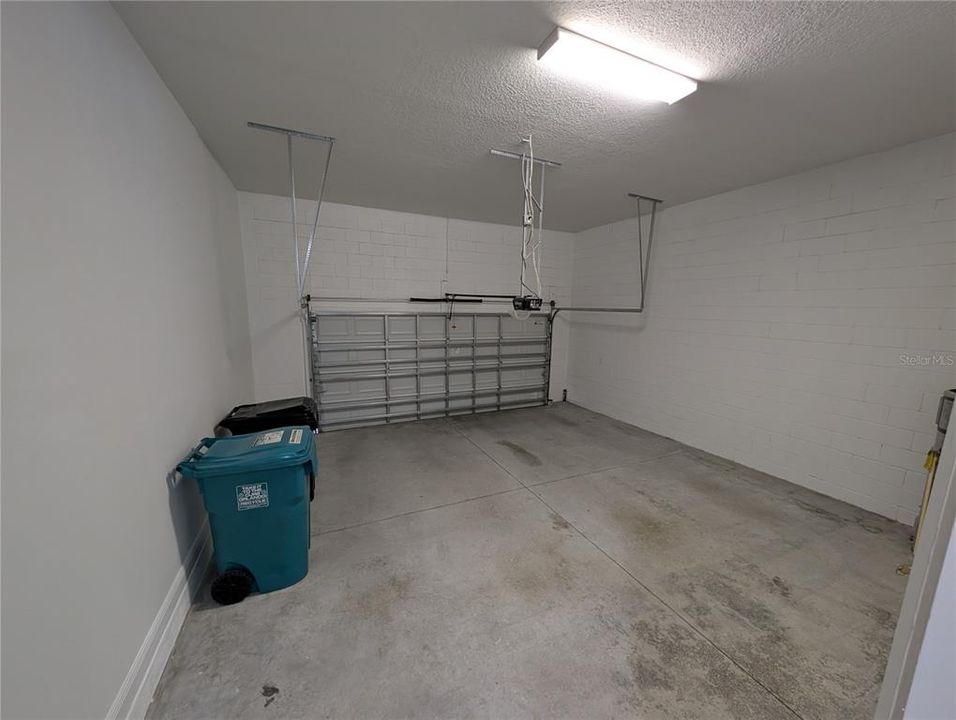 Active With Contract: $2,900 (3 beds, 2 baths, 1848 Square Feet)