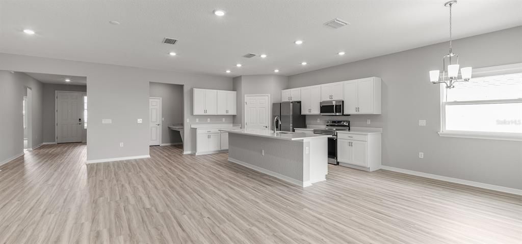 На продажу: $325,900 (3 спален, 2 ванн, 2137 Квадратных фут)