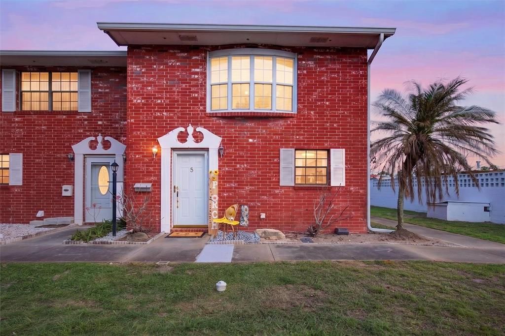На продажу: $144,900 (2 спален, 1 ванн, 1386 Квадратных фут)