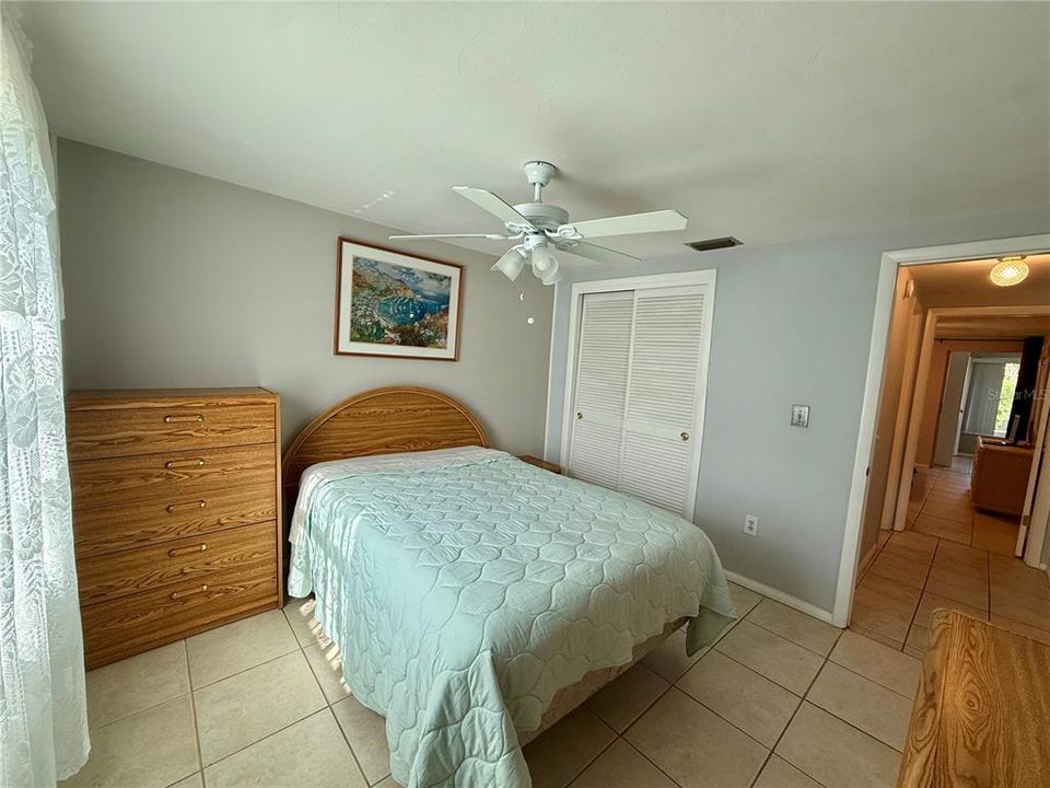 For Sale: $68,000 (2 beds, 1 baths, 975 Square Feet)