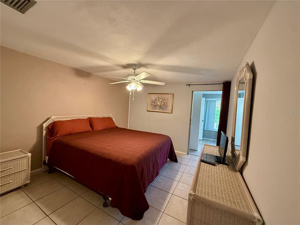 For Sale: $68,000 (2 beds, 1 baths, 975 Square Feet)