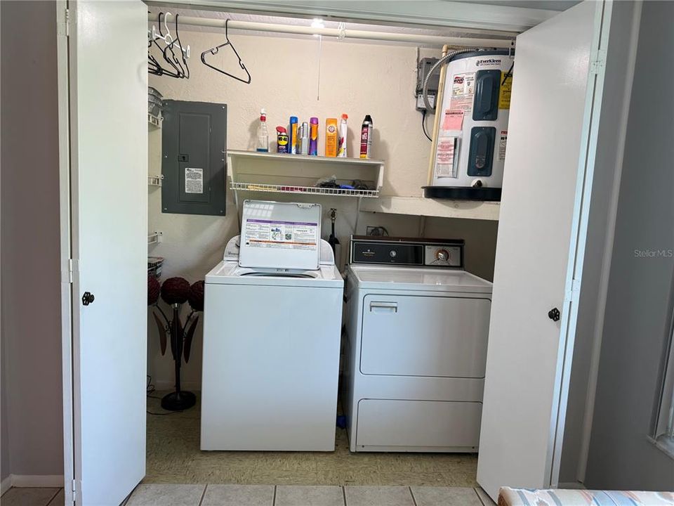 For Sale: $68,000 (2 beds, 1 baths, 975 Square Feet)