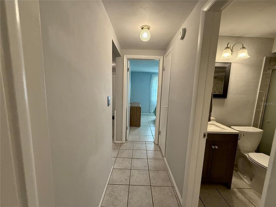 For Sale: $68,000 (2 beds, 1 baths, 975 Square Feet)