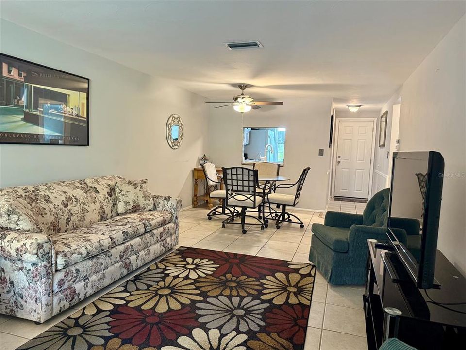 For Sale: $68,000 (2 beds, 1 baths, 975 Square Feet)