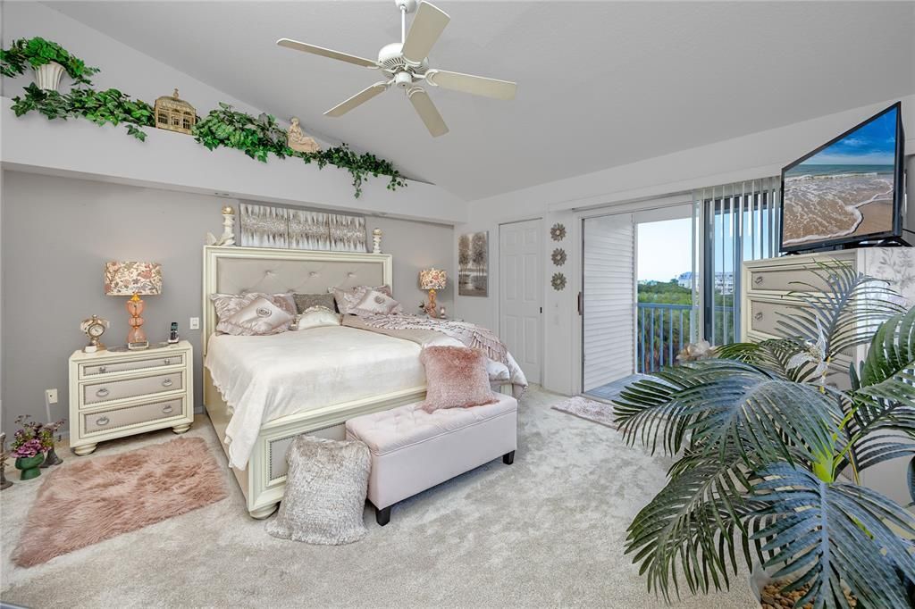 For Sale: $525,000 (3 beds, 4 baths, 2174 Square Feet)