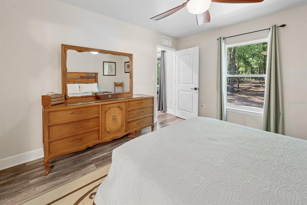 For Sale: $325,000 (2 beds, 2 baths, 1200 Square Feet)