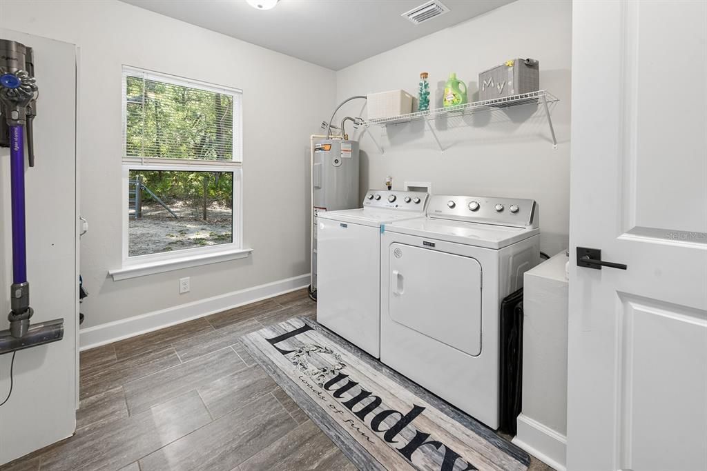 For Sale: $325,000 (2 beds, 2 baths, 1200 Square Feet)