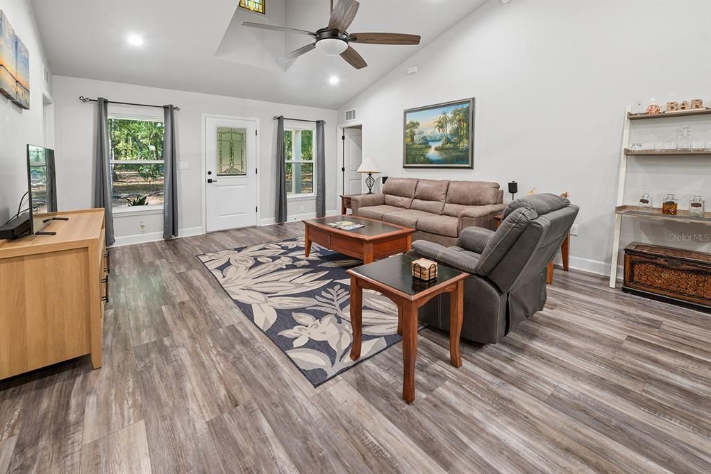 For Sale: $325,000 (2 beds, 2 baths, 1200 Square Feet)