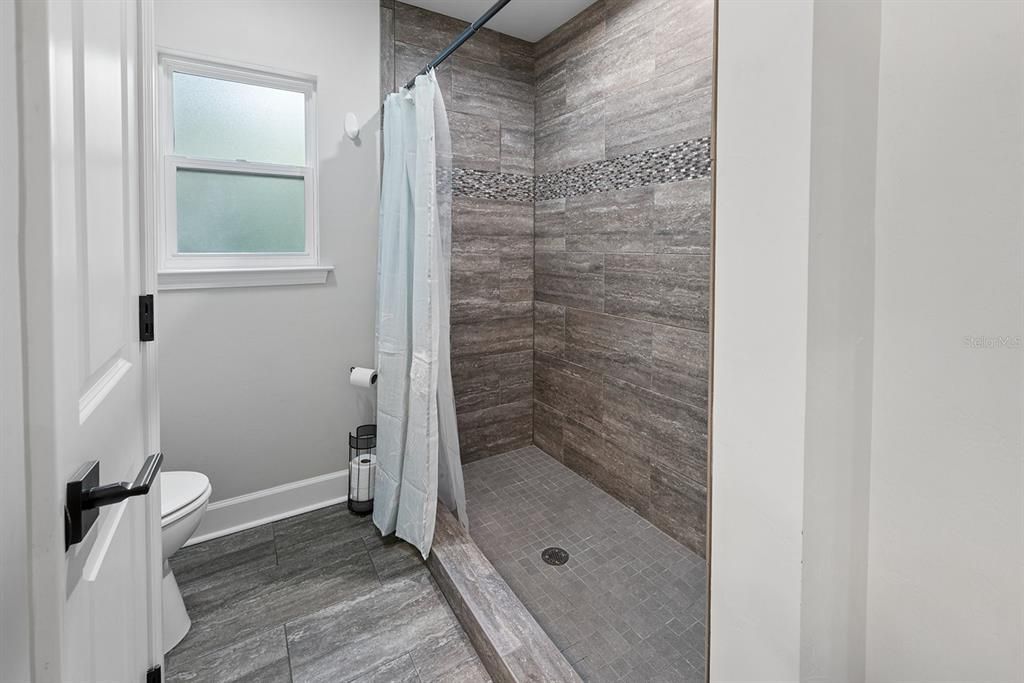 For Sale: $325,000 (2 beds, 2 baths, 1200 Square Feet)