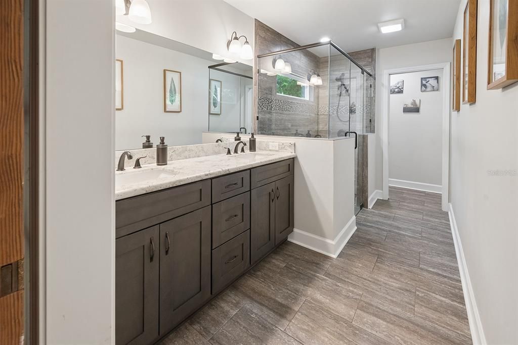 For Sale: $325,000 (2 beds, 2 baths, 1200 Square Feet)