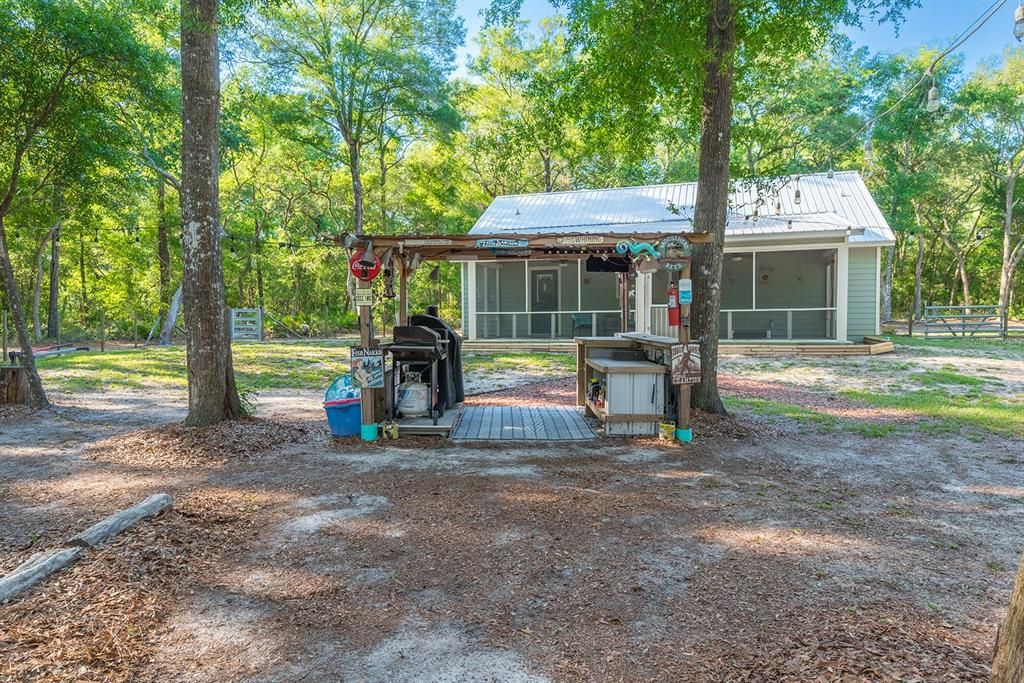 For Sale: $325,000 (2 beds, 2 baths, 1200 Square Feet)