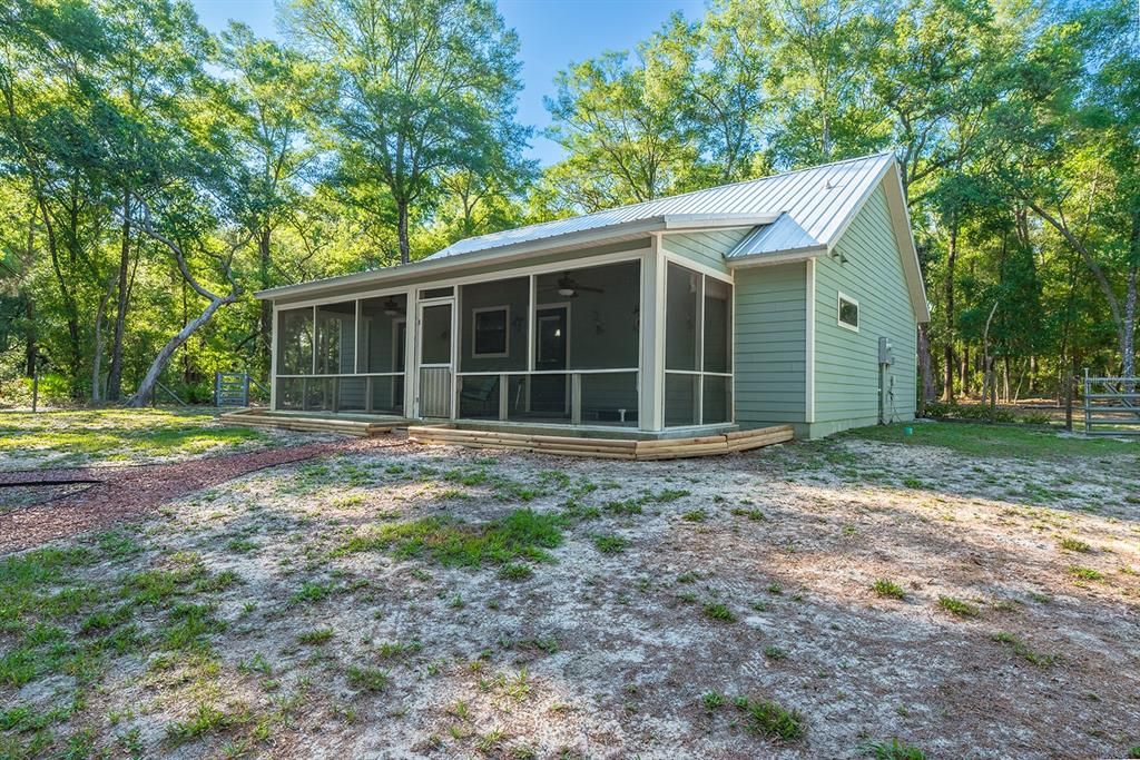 For Sale: $325,000 (2 beds, 2 baths, 1200 Square Feet)