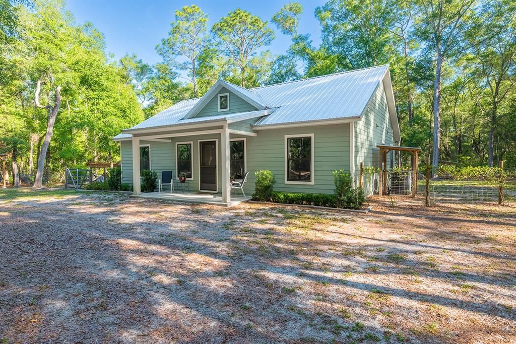 For Sale: $325,000 (2 beds, 2 baths, 1200 Square Feet)